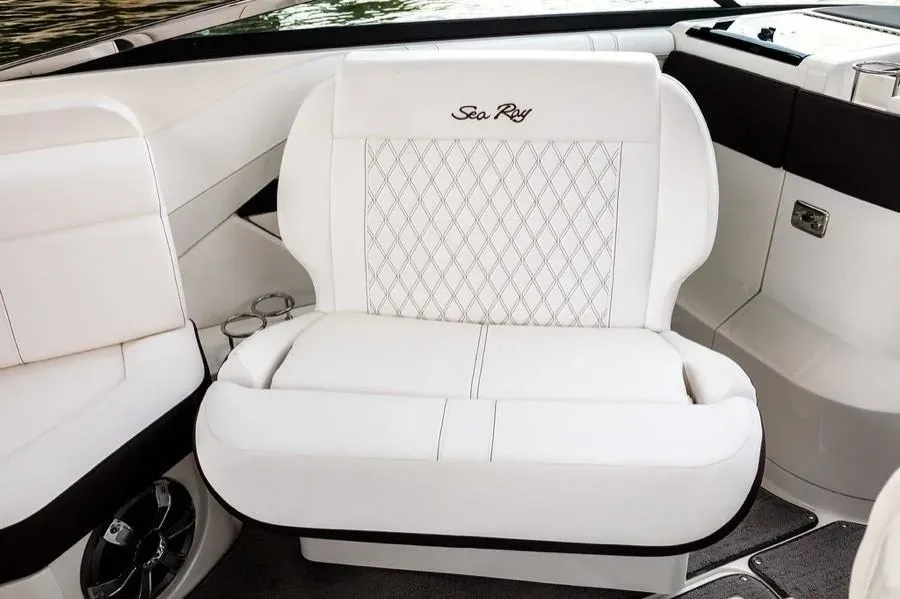 2026 Sea Ray SLX 310 Image Thumbnail #5