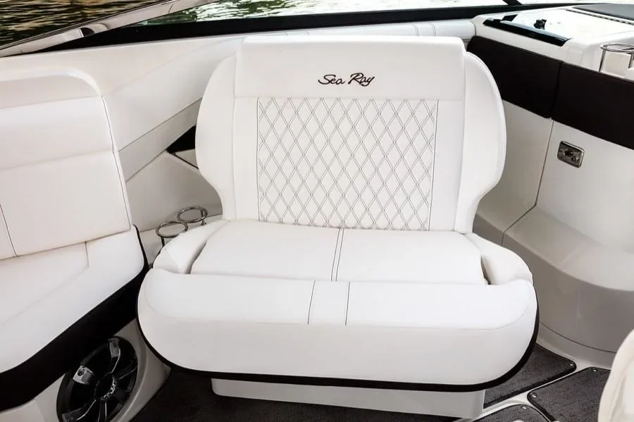 2025 Sea Ray 310 SLX Image Thumbnail #5