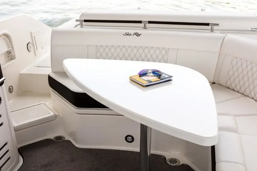 2025 Sea Ray 310 SLX Image Thumbnail #6