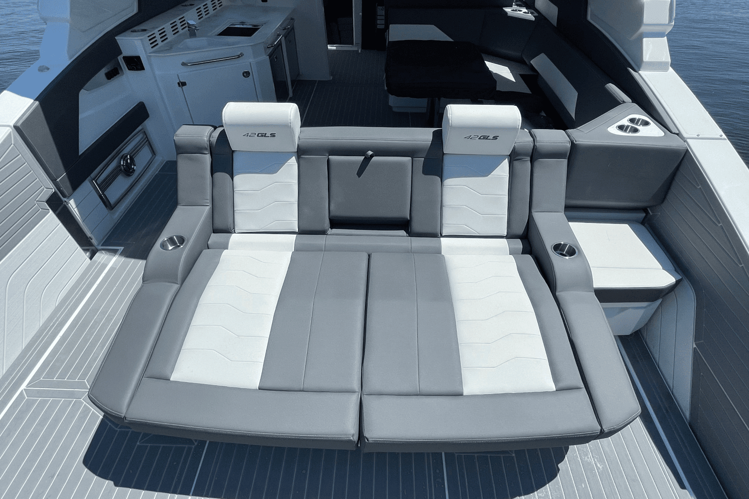 2026 Cruisers Yachts 42 GLS Image Thumbnail #4