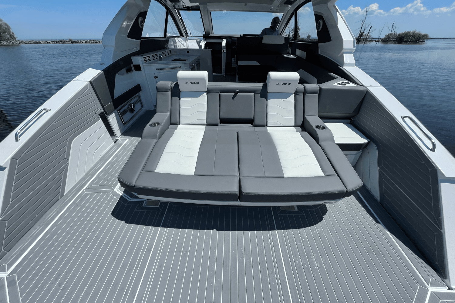 2026 Cruisers Yachts 42 GLS Image Thumbnail #8