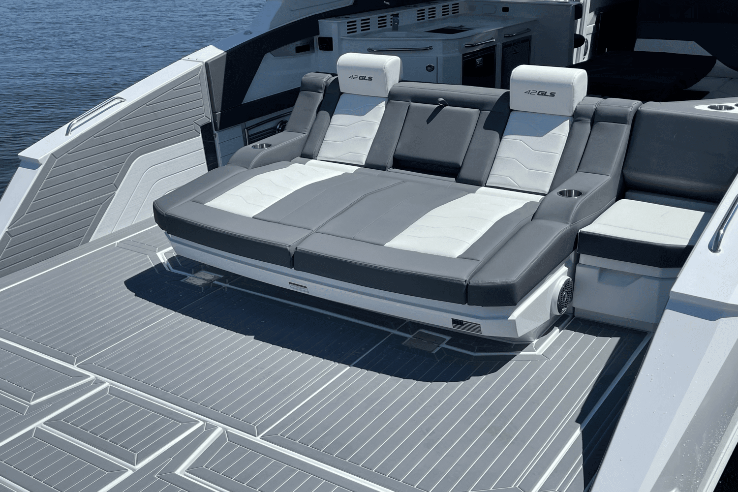 2026 Cruisers Yachts 42 GLS Image Thumbnail #2