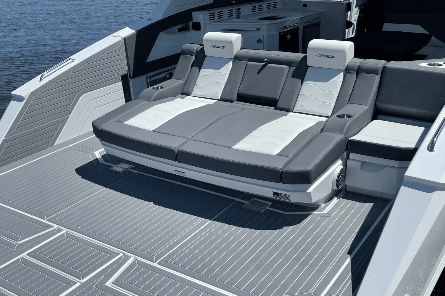 2026 Cruisers Yachts 42 GLS Image Thumbnail #2