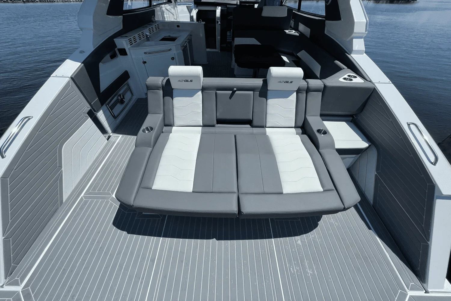 2026 Cruisers Yachts 42 GLS Image Thumbnail #5