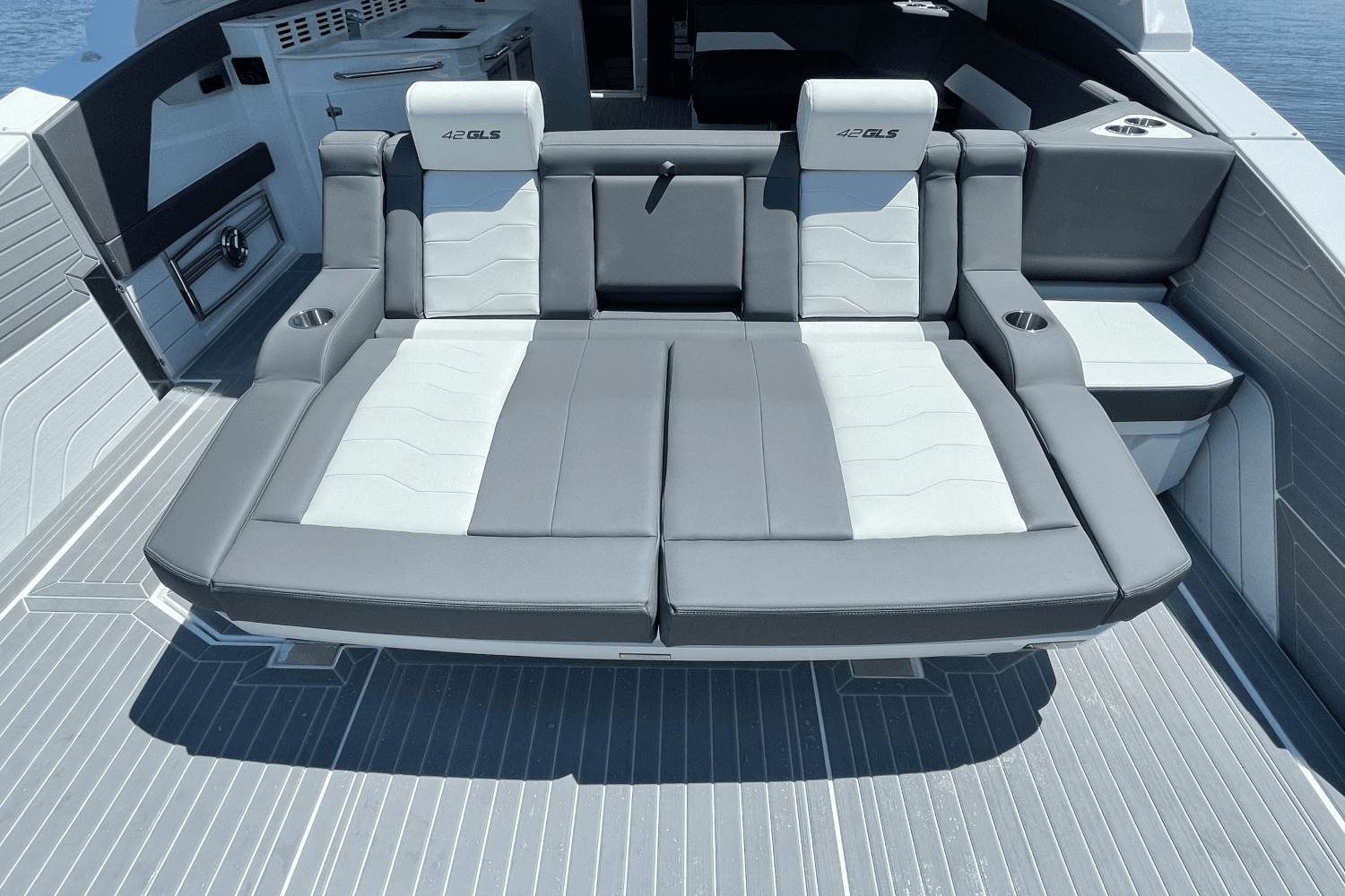 2026 Cruisers Yachts 42 GLS Image Thumbnail #3