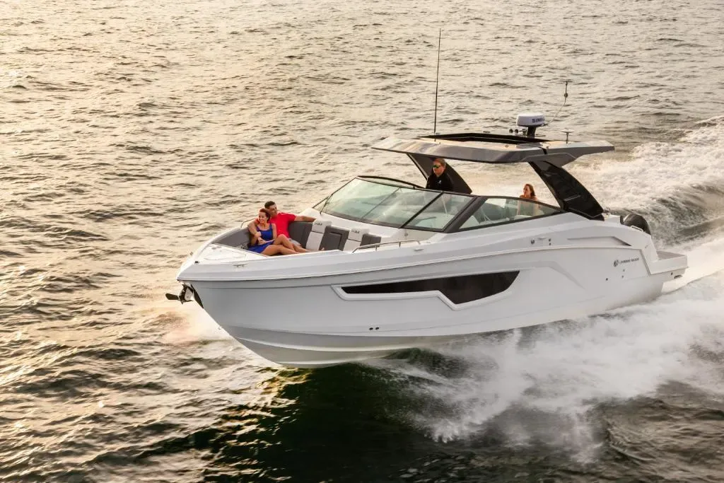 2026 Cruisers Yachts 34 GLS Image Thumbnail #3