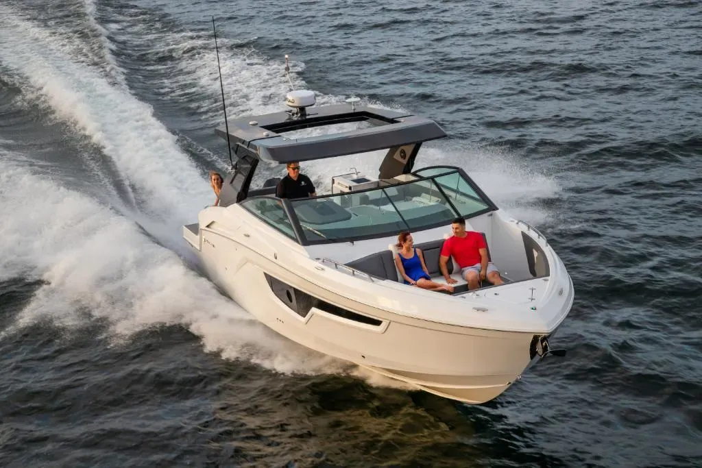 2026 Cruisers Yachts 34 GLS Image Thumbnail #5