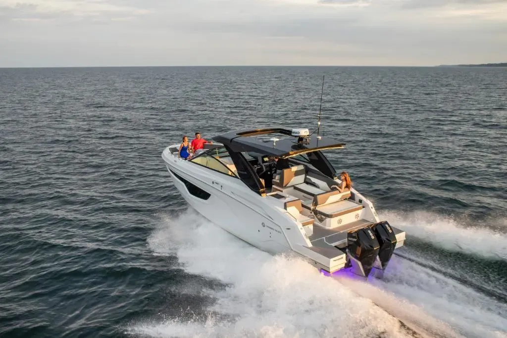2026 Cruisers Yachts 34 GLS Image Thumbnail #7