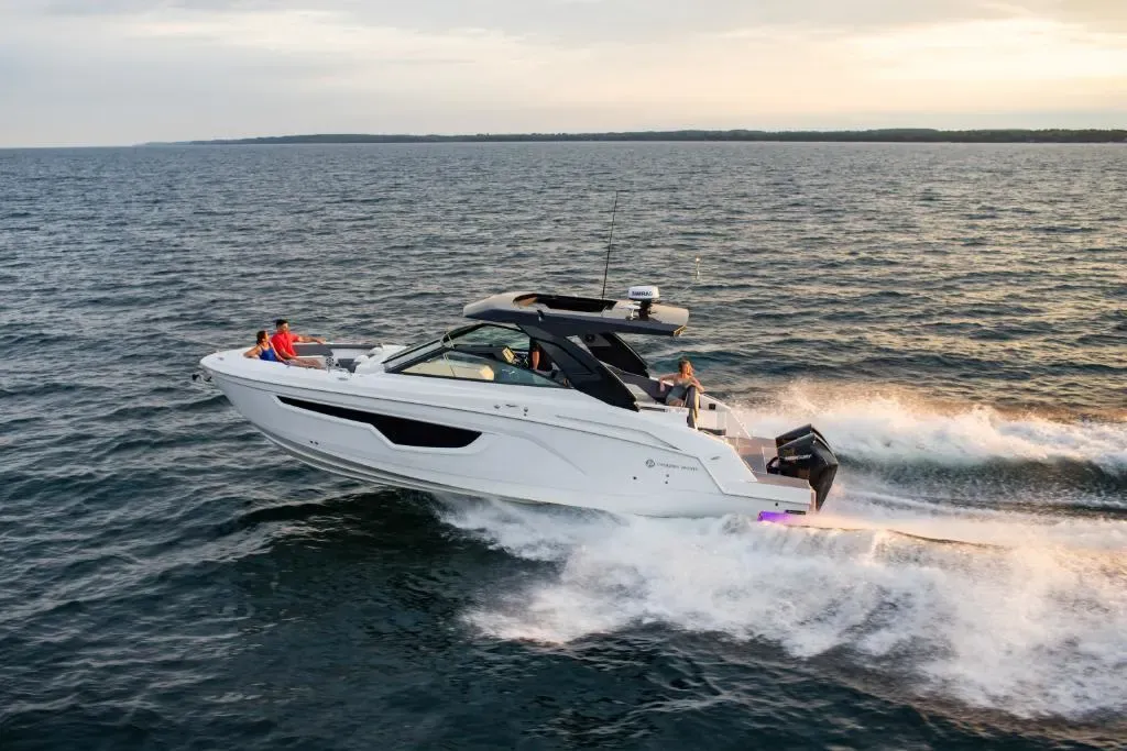 2026 Cruisers Yachts 34 GLS Image Thumbnail #8