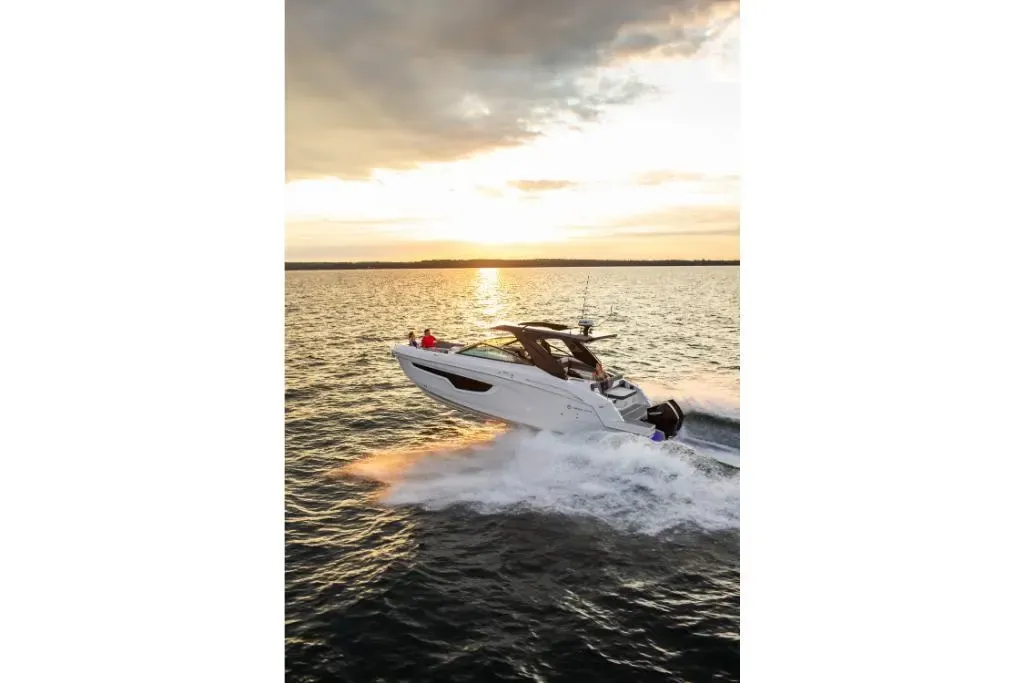 2026 Cruisers Yachts 34 GLS Image Thumbnail #10