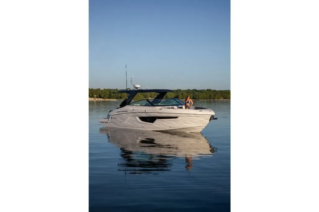 2026 Cruisers Yachts 34 GLS Image Thumbnail #13