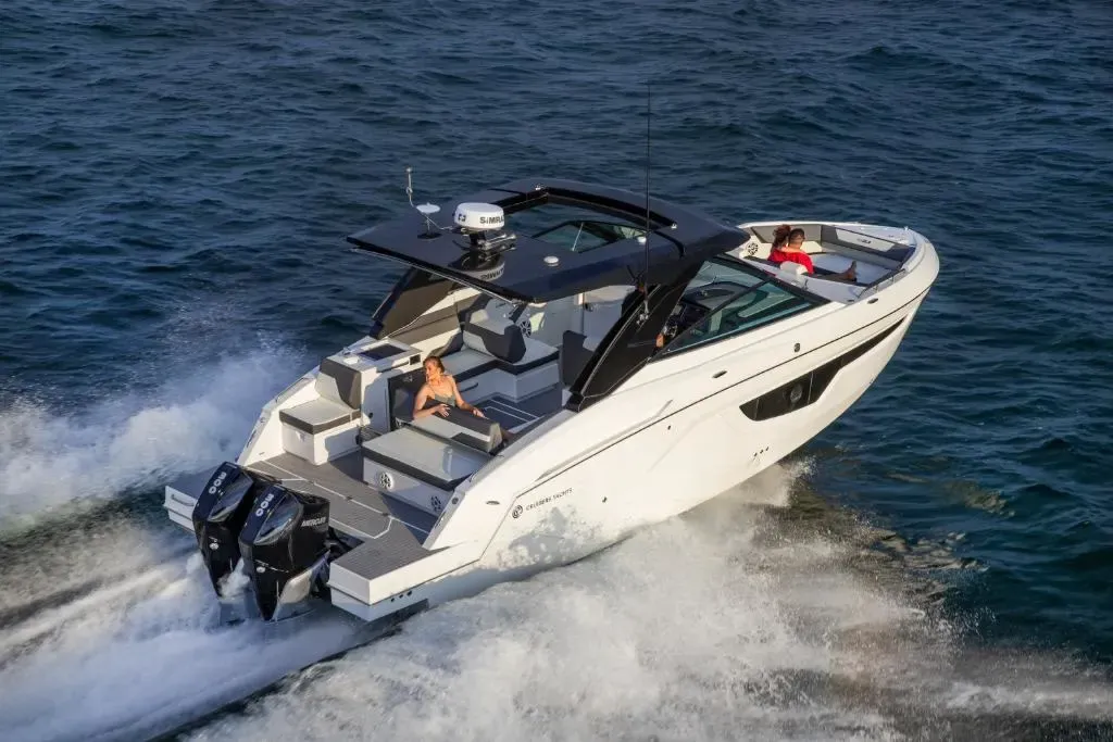 2026 Cruisers Yachts 34 GLS Image Thumbnail #18