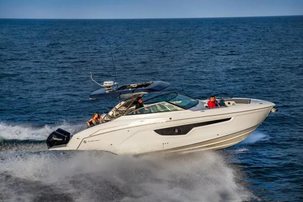 2026 Cruisers Yachts 34 GLS Image Thumbnail #19