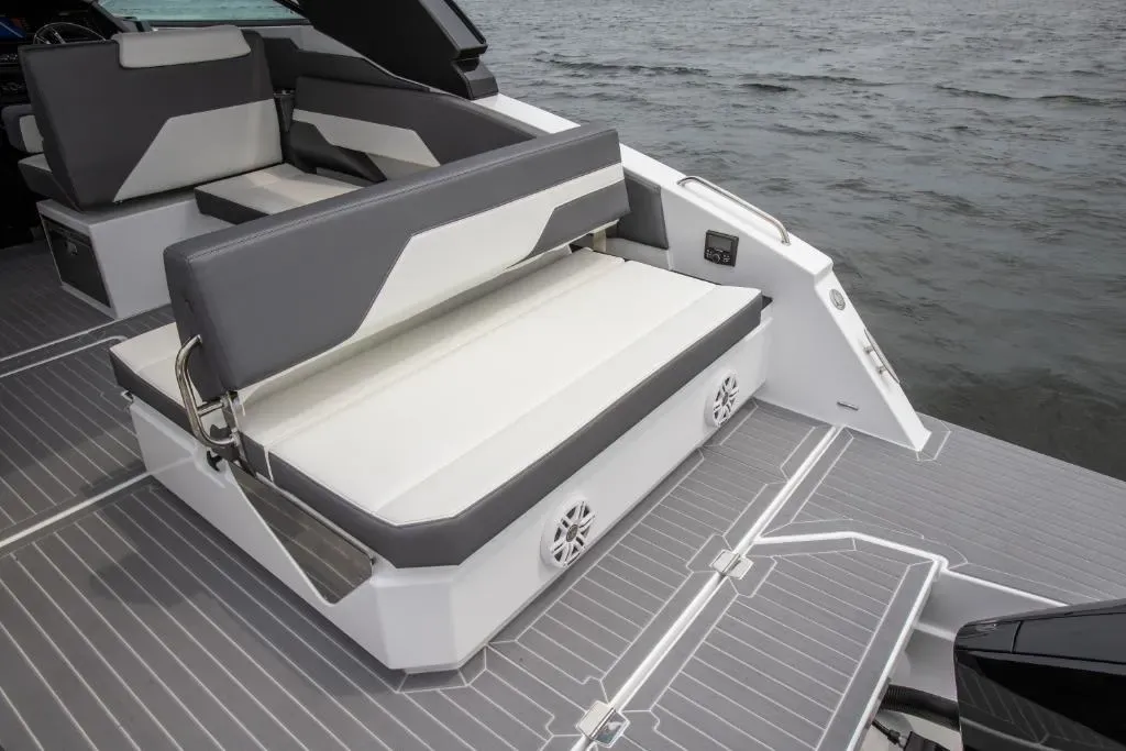 2026 Cruisers Yachts 34 GLS Image Thumbnail #20