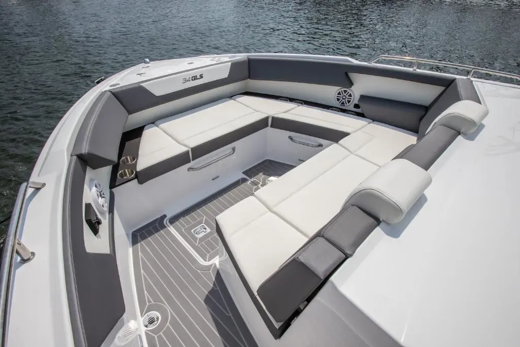 2026 Cruisers Yachts 34 GLS Image Thumbnail #23