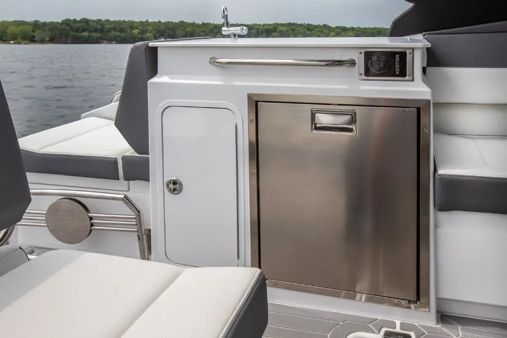 2026 Cruisers Yachts 34 GLS Image Thumbnail #24
