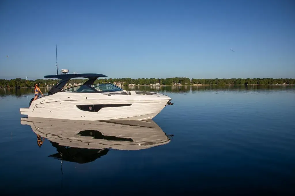 2026 Cruisers Yachts 34 GLS Image Thumbnail #11