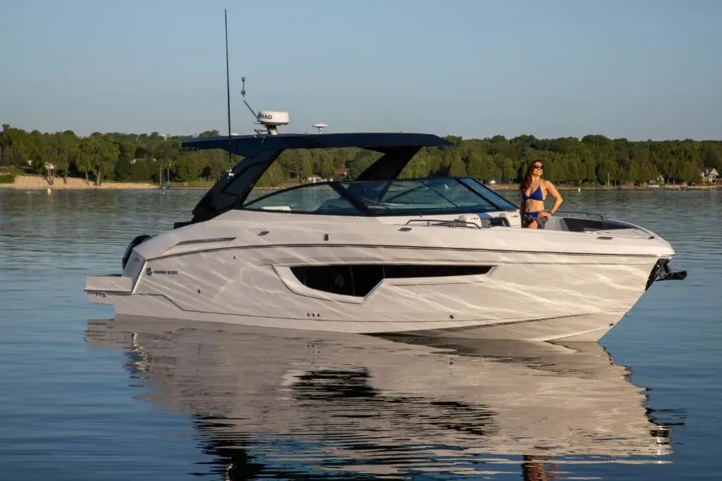 2026 Cruisers Yachts 34 GLS Image Thumbnail #2