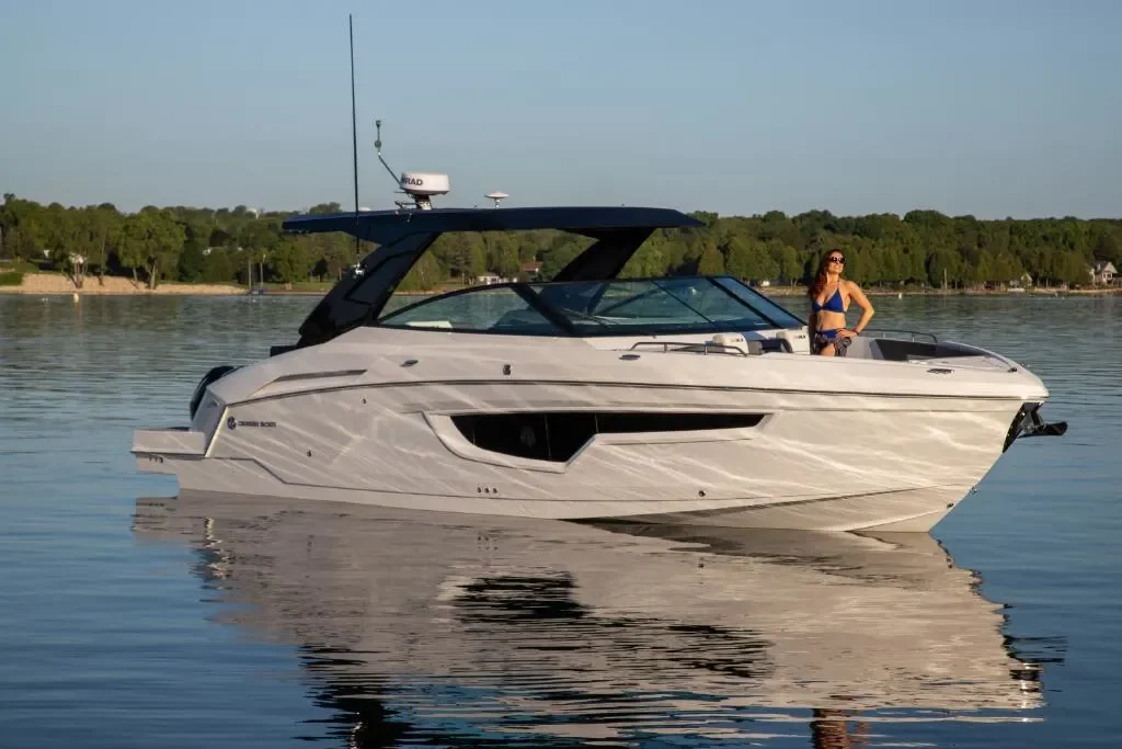 2026 Cruisers Yachts 34 GLS Image Thumbnail #2