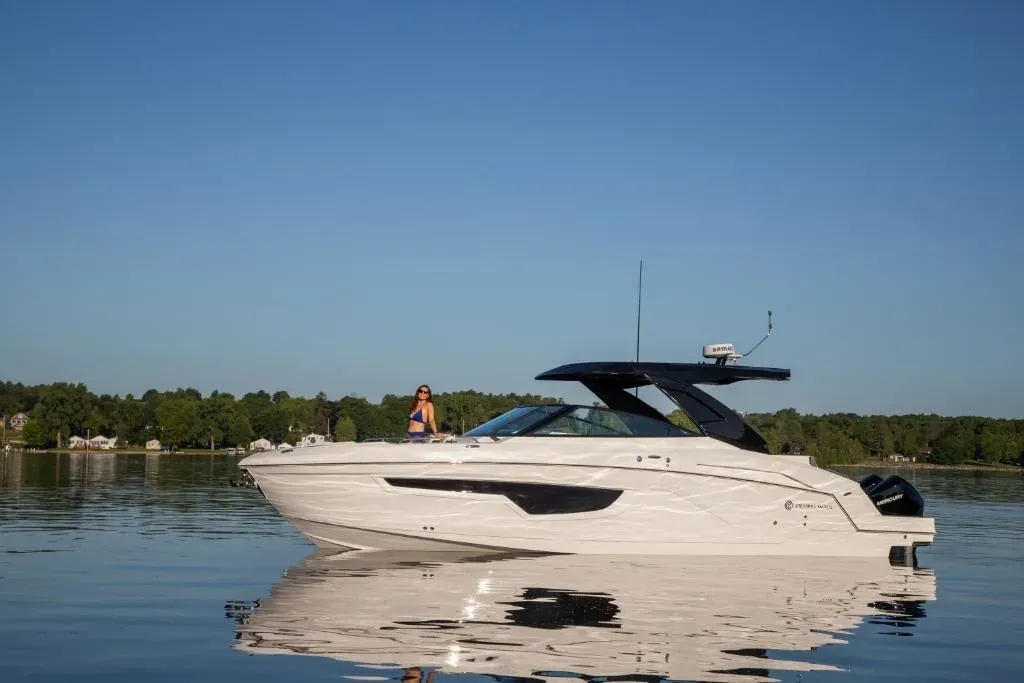 2026 Cruisers Yachts 34 GLS Image Thumbnail #14