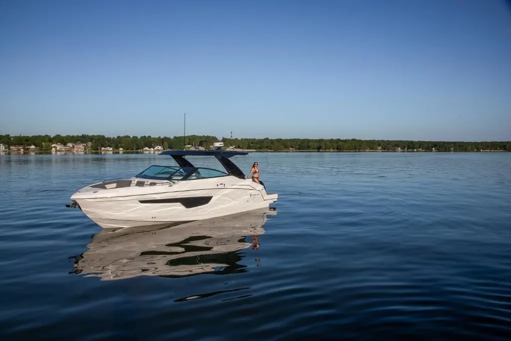 2026 Cruisers Yachts 34 GLS Image Thumbnail #17