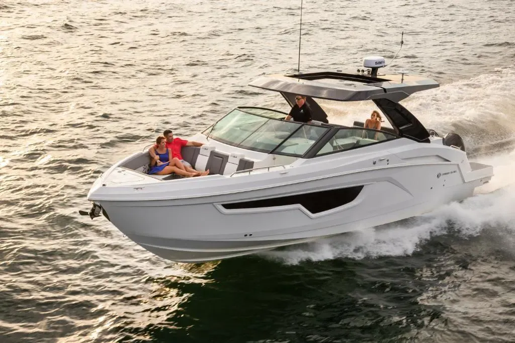 2026 Cruisers Yachts 34 GLS Image Thumbnail #4