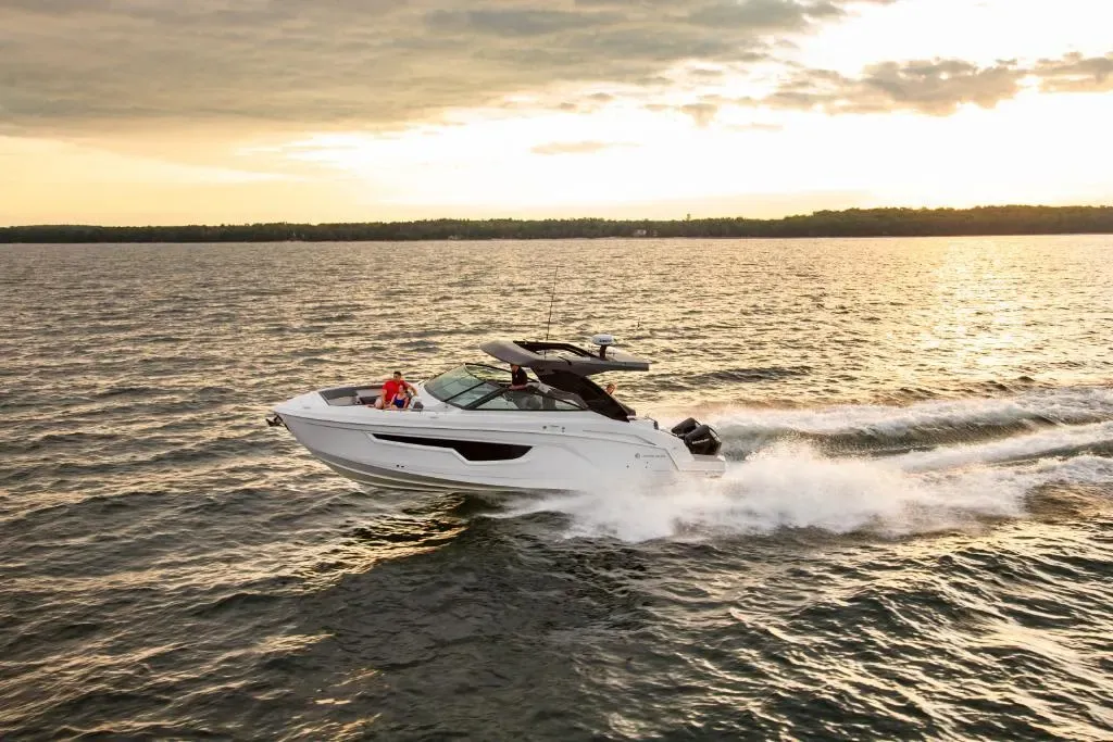 2026 Cruisers Yachts 34 GLS Image Thumbnail #1