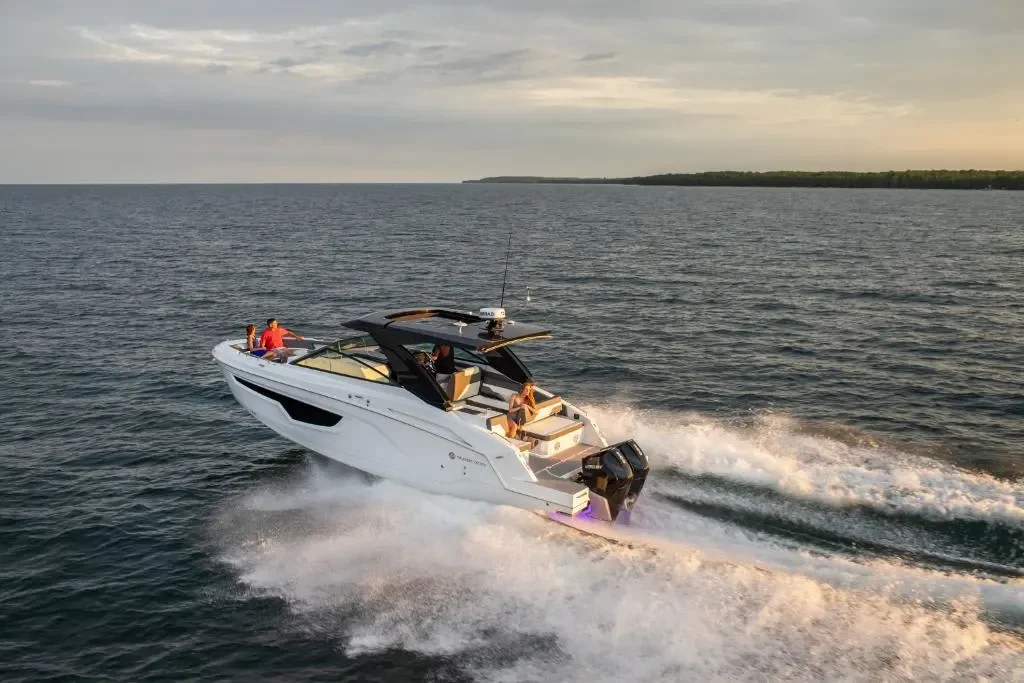 2026 Cruisers Yachts 34 GLS Image Thumbnail #0