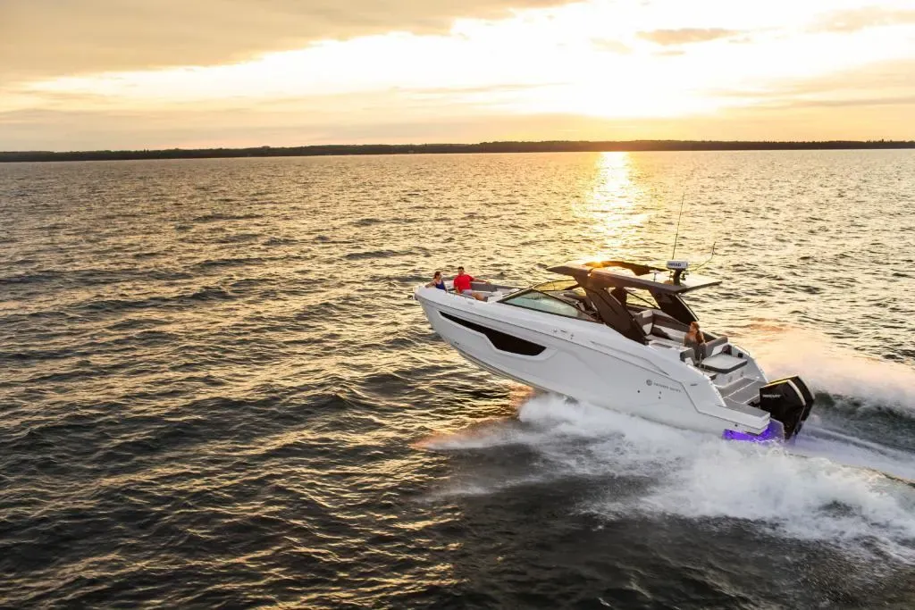 2026 Cruisers Yachts 34 GLS Image Thumbnail #9