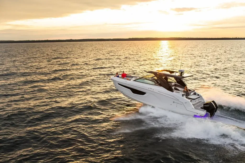 2026 Cruisers Yachts 34 GLS Image Thumbnail #9