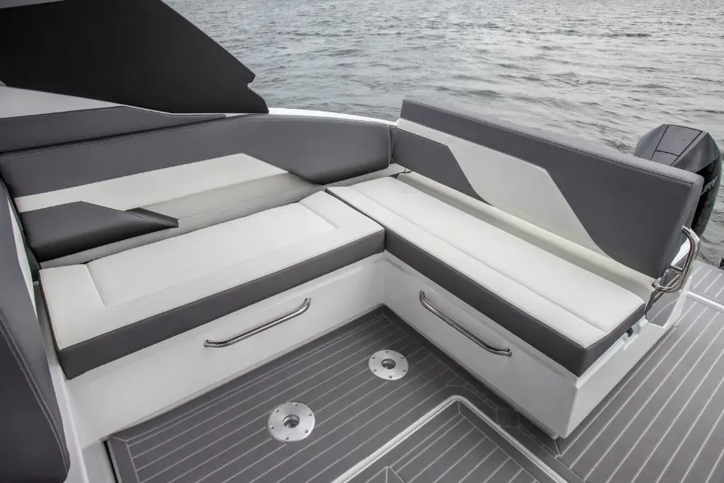 2026 Cruisers Yachts 34 GLS Image Thumbnail #27