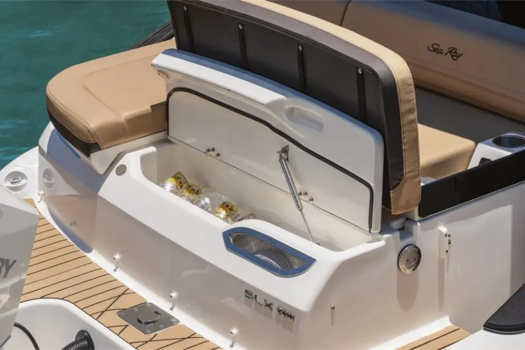 2026 Sea Ray SLX 260 Outboard Image Thumbnail #21