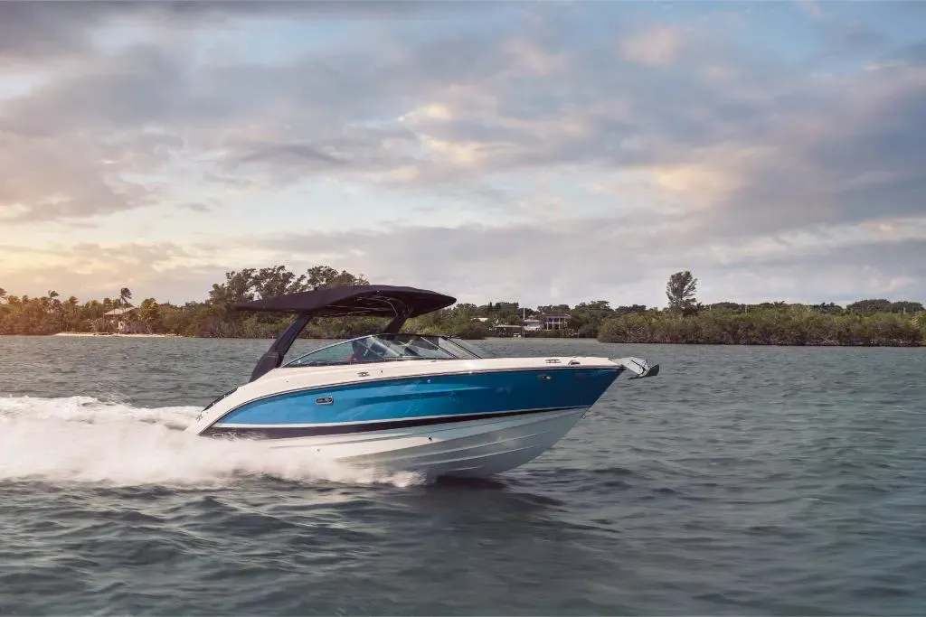 2026 Sea Ray SLX 260 Image Thumbnail #2