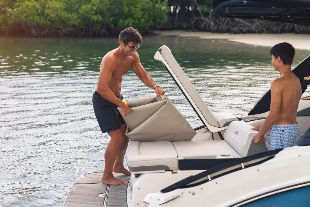 2026 Sea Ray SLX 260 Image Thumbnail #12