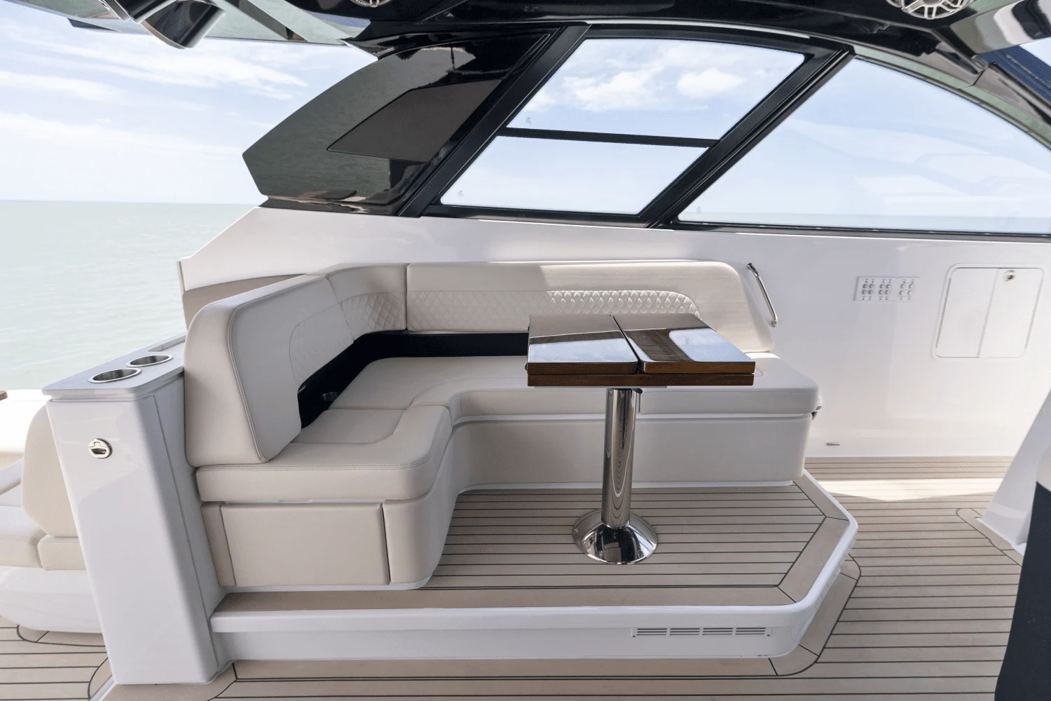2023 Cruisers Yachts
                                                             50 GLS Image Thumbnail #81
