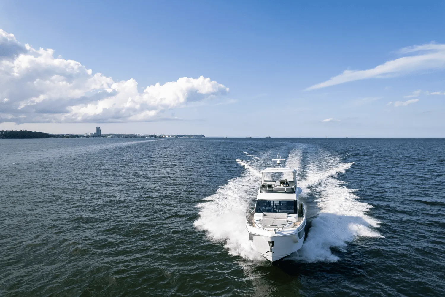 2026 Galeon 560 FLY Image Thumbnail #2