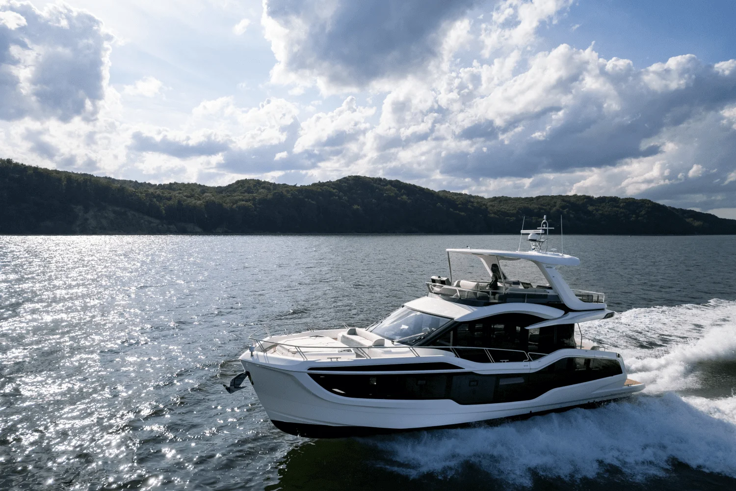 2026 Galeon 560 FLY Image Thumbnail #13