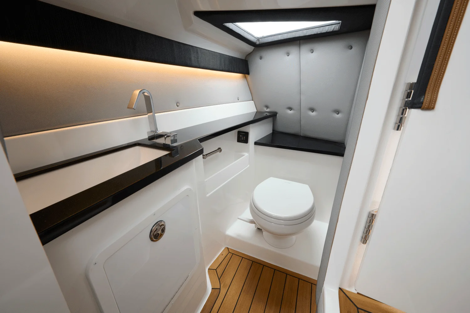 2026 Cobalt R33 Image Thumbnail #24