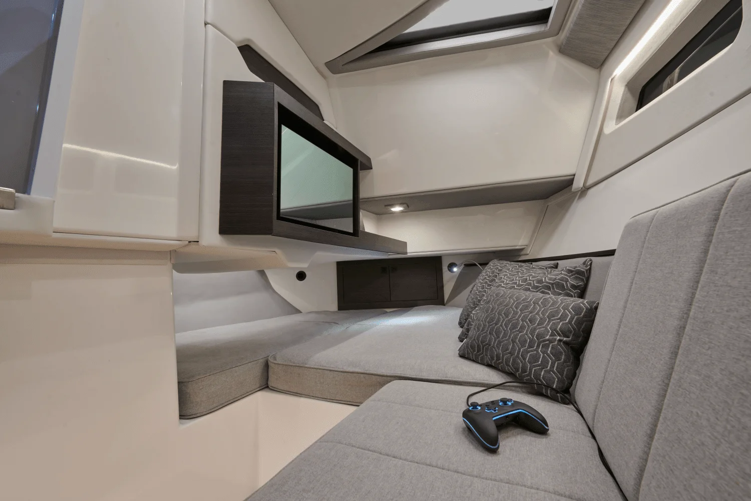 2026 Cobalt R35 Surf Image Thumbnail #16