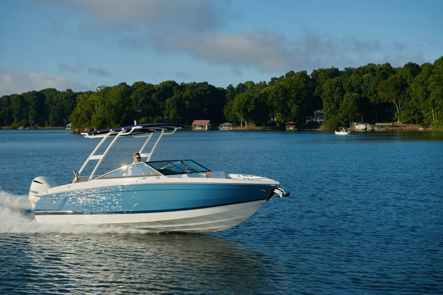 2025 Cobalt R4 Outboard Image Thumbnail #1
