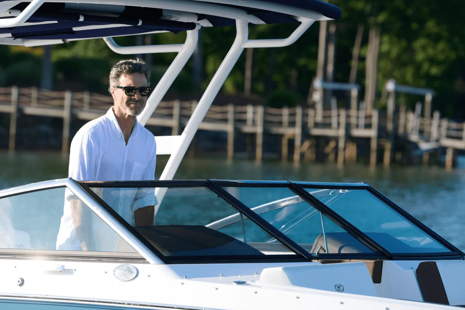 2025 Cobalt R4 Outboard Image Thumbnail #13