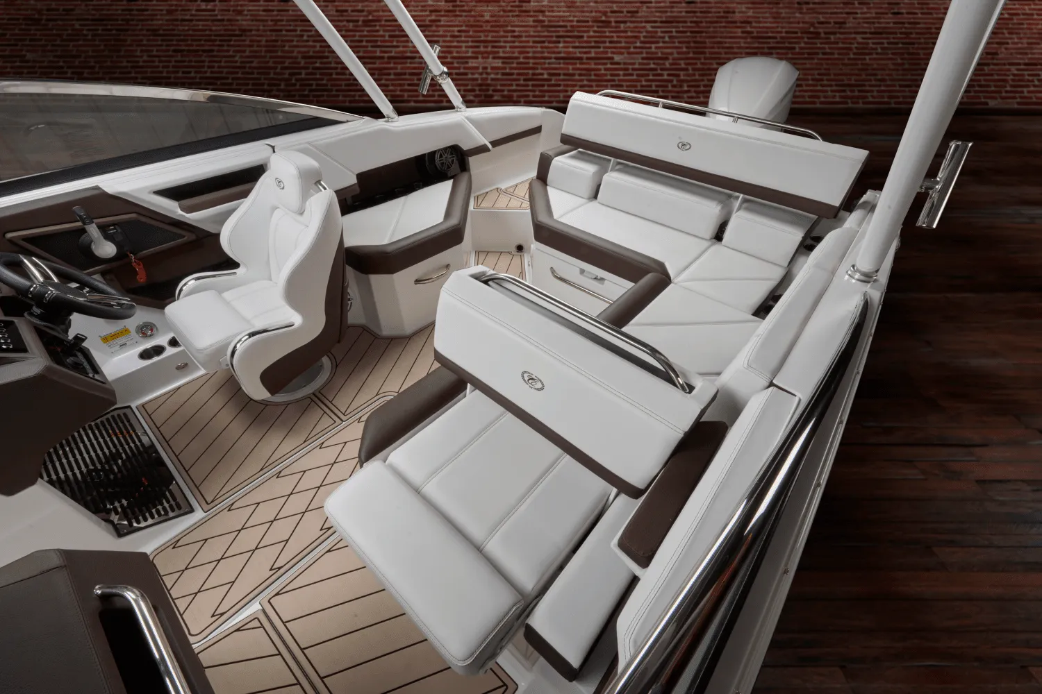 2025 Cobalt R4 Outboard Image Thumbnail #21