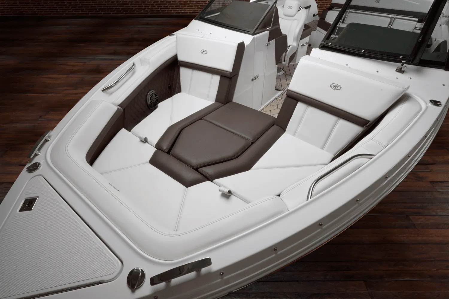 2025 Cobalt R4 Outboard Image Thumbnail #20