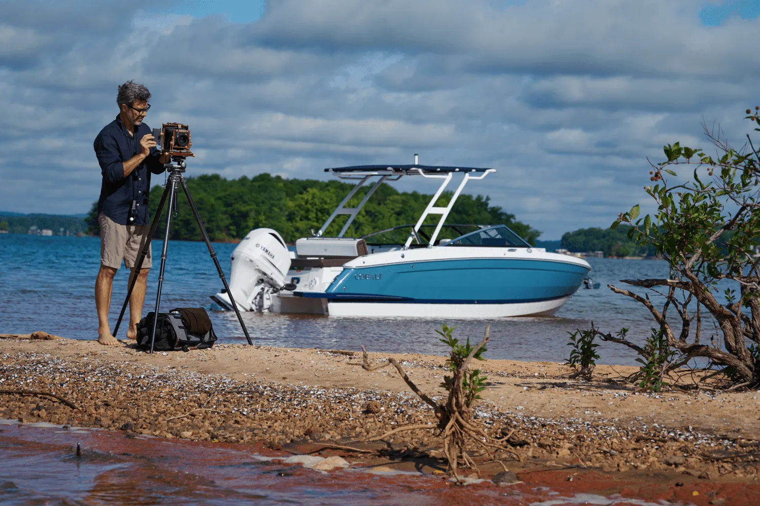 2025 Cobalt R4 Outboard Image Thumbnail #30