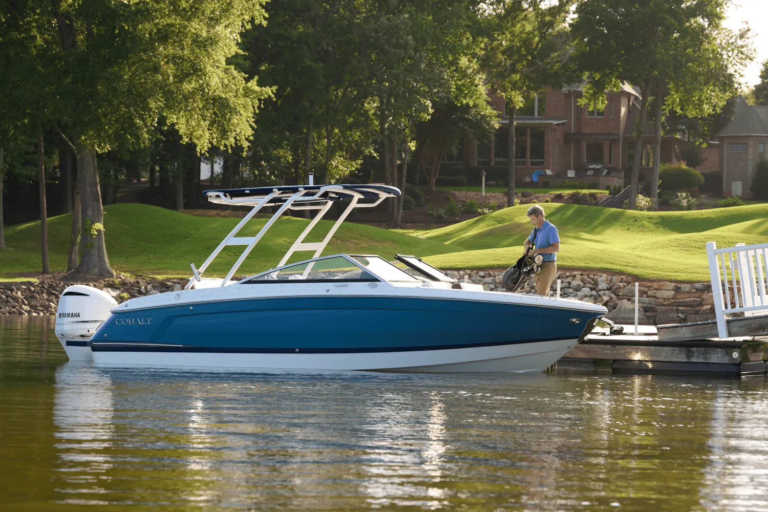 2025 Cobalt R4 Outboard Image Thumbnail #29