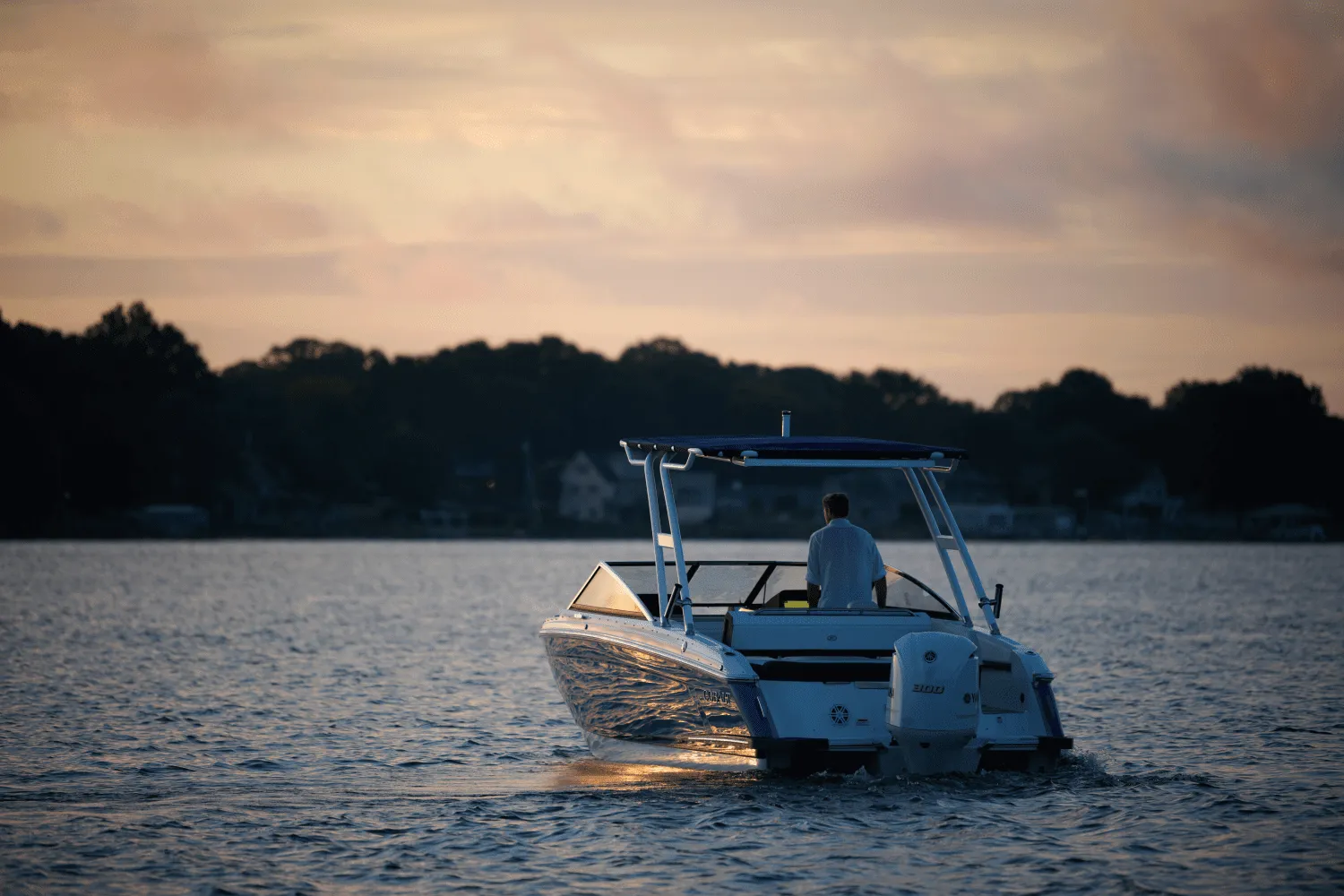 2025 Cobalt R4 Outboard Image Thumbnail #15