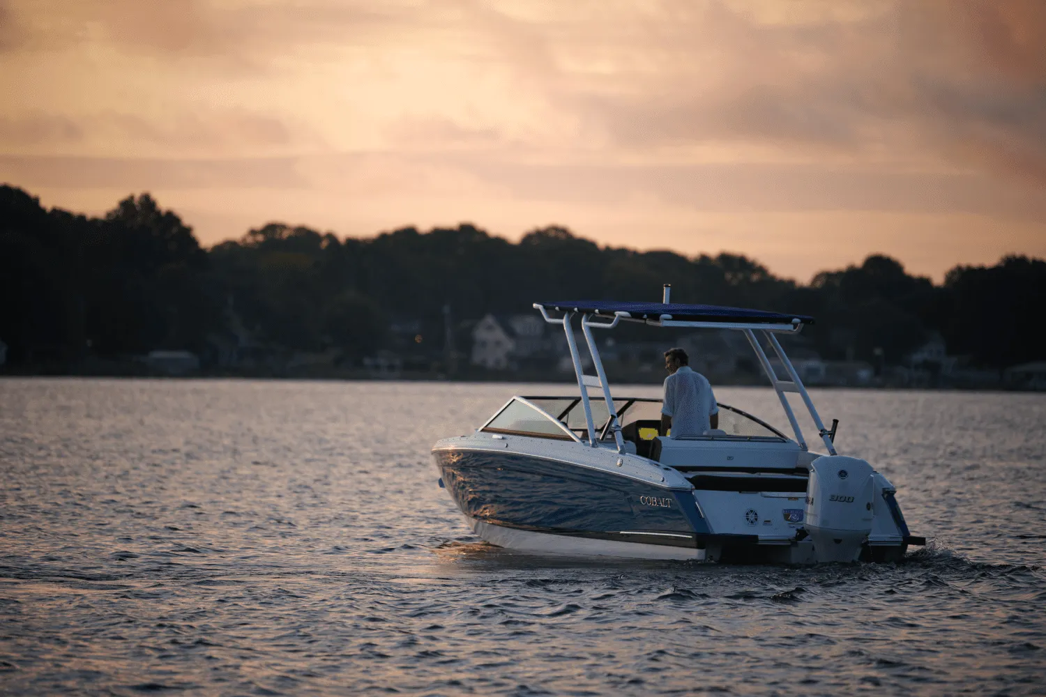 2025 Cobalt R4 Outboard Image Thumbnail #2