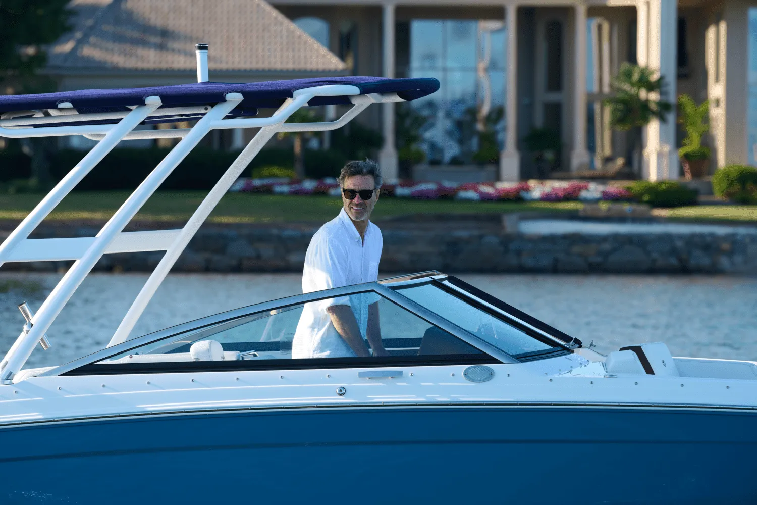 2025 Cobalt R4 Outboard Image Thumbnail #6