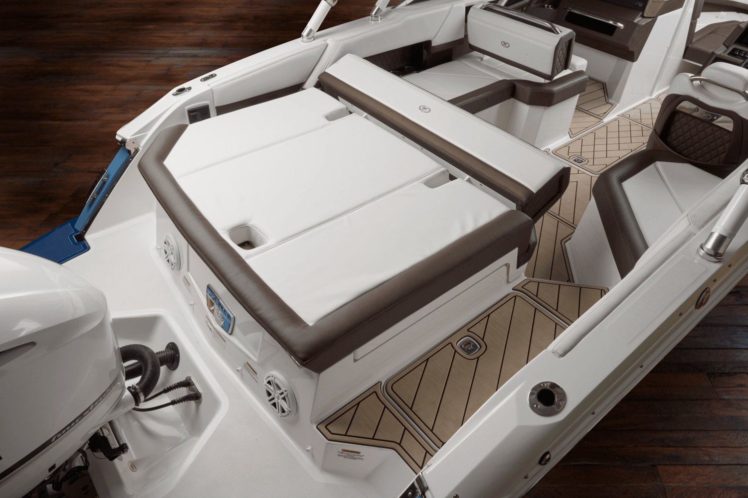 2026 Cobalt R4 Outboard Image Thumbnail #17