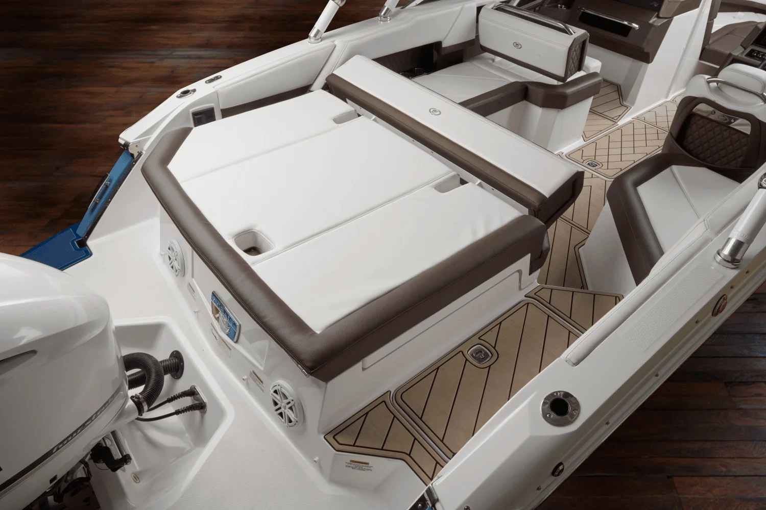 2026 Cobalt R4 Outboard Image Thumbnail #17